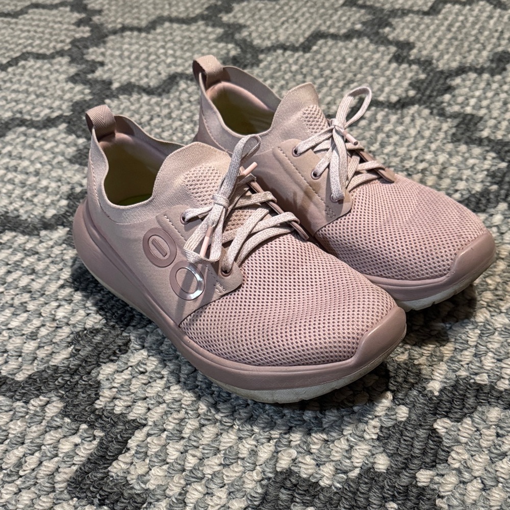 OOFOS Women's Soft Pink Sneakers